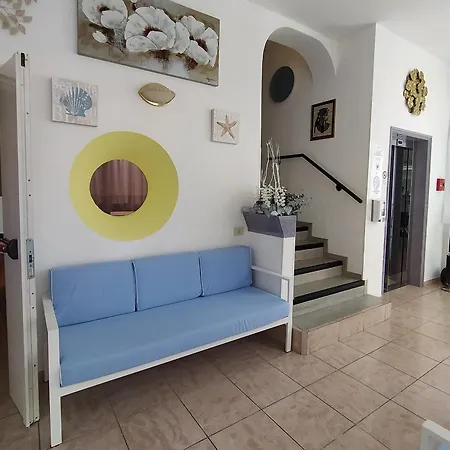 Capri 3*