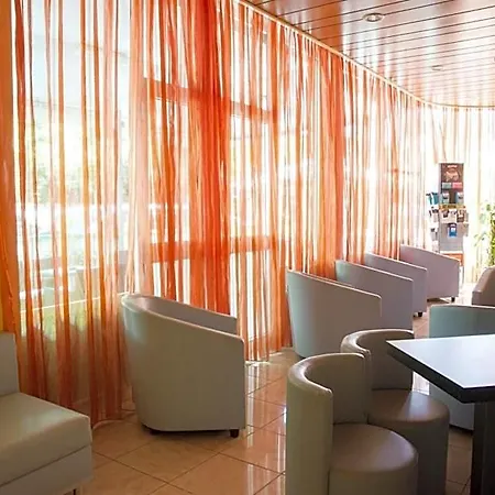 Capri 3*